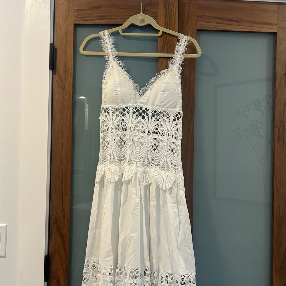 Chic White Lace Wedding Dress